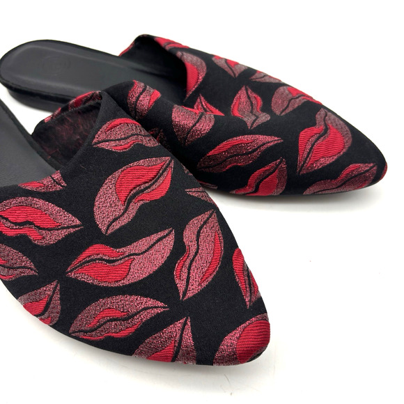 NEW Urban Outfitters Metallic Kiss Lip Print Embroidered Open Back Flats Size 6M - Picture 15 of 16